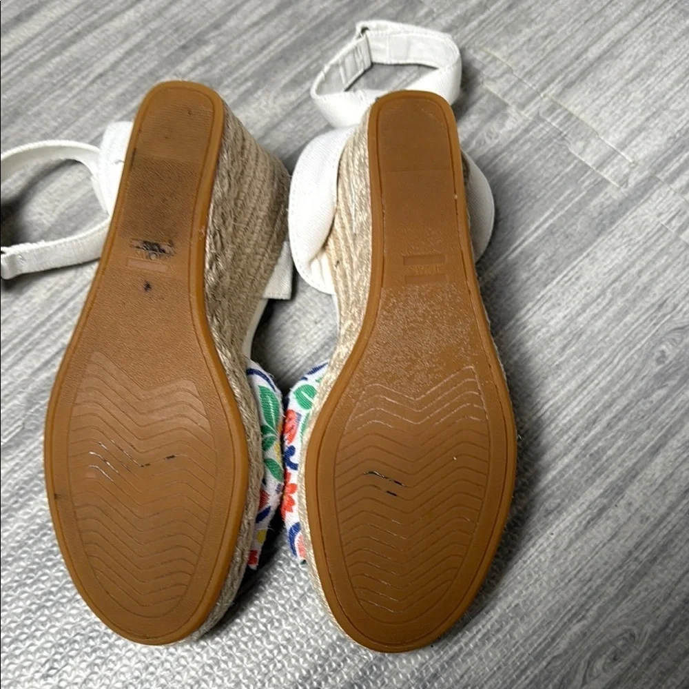 Toms adorable floral